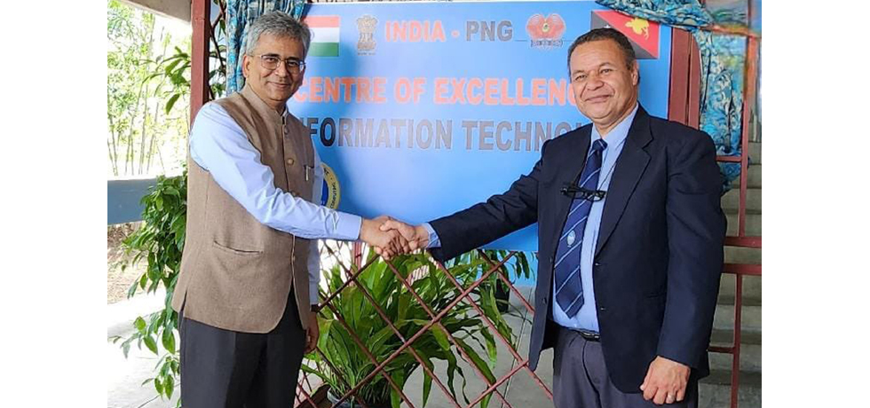 Shri Saurabh Kumar, Secretary (East) visited University of PNG and held discussions with Vice Chancellor on strengthening educational links. Unveiled a plaque at the Centre for Excellence in IT established by India on December 5, 2022